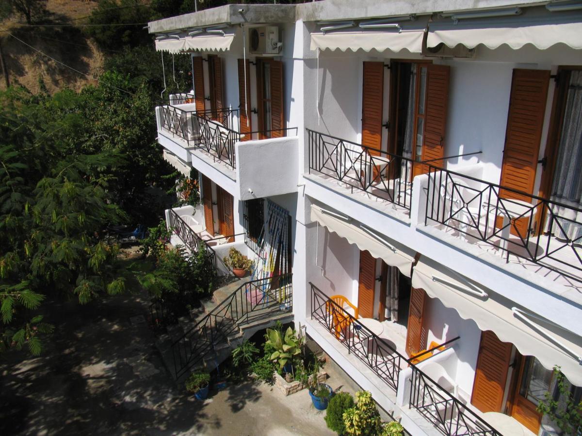 Nikis Rooms Kalamakia Exterior foto