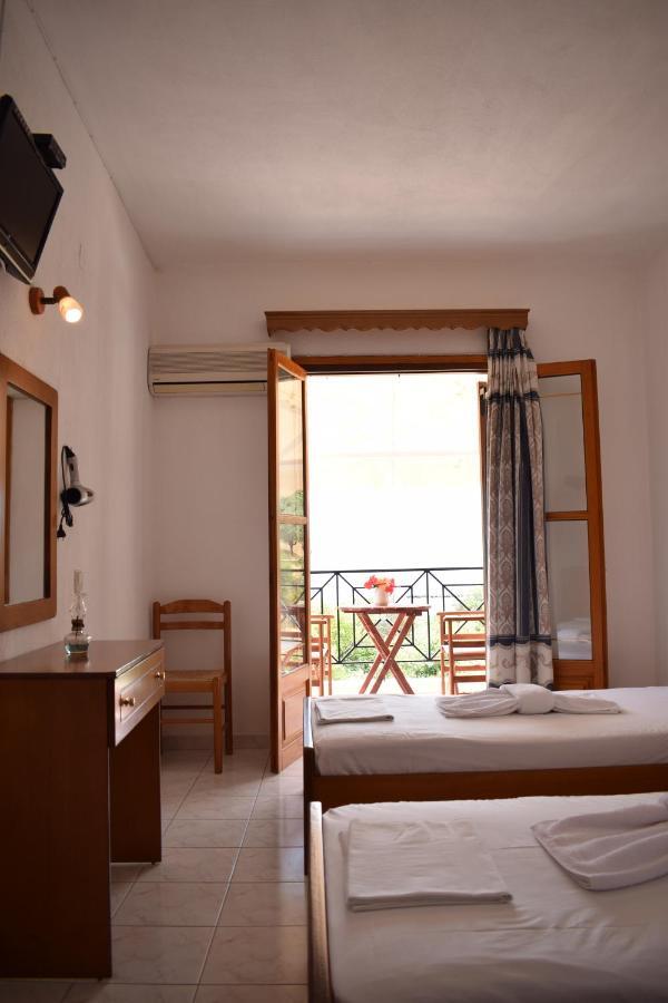 Nikis Rooms Kalamakia Exterior foto